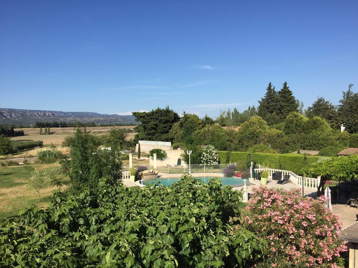 Auberge Les Olivades Mallemort Esterno foto